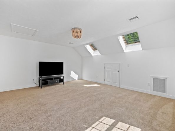 32 Whispering Pine Cir 32, Worcester MA 01606