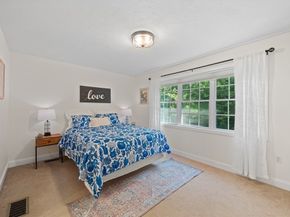 32 Whispering Pine Cir 32, Worcester MA 01606