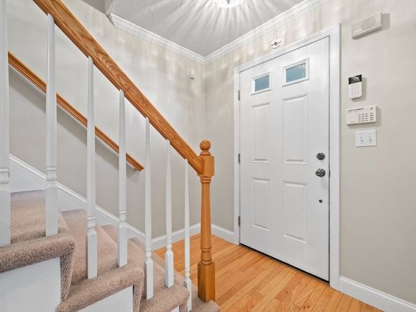 32 Whispering Pine Cir 32, Worcester MA 01606