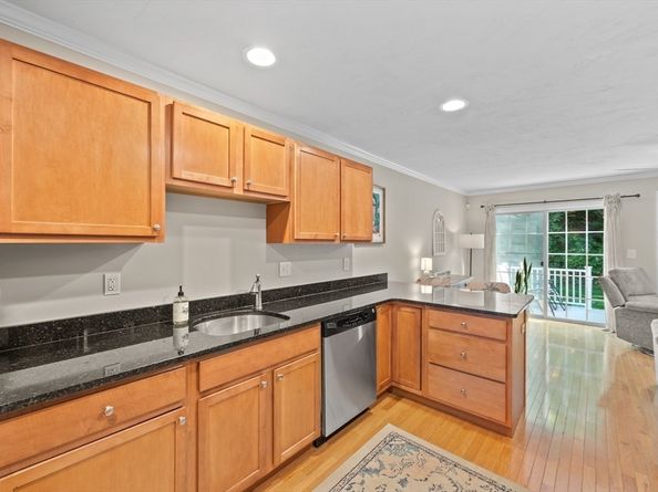 32 Whispering Pine Cir 32, Worcester MA 01606