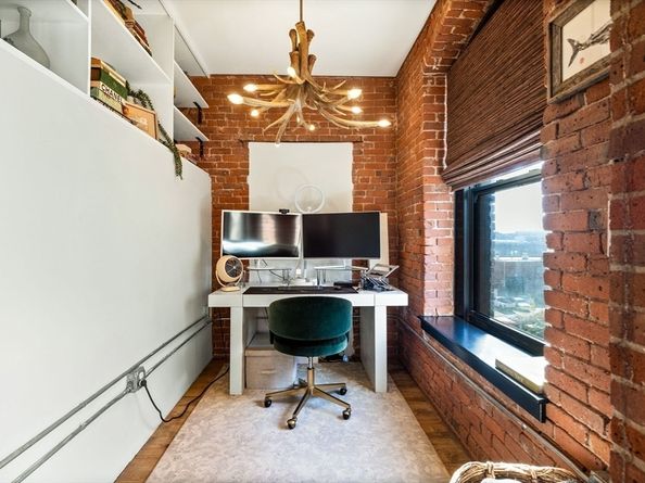 21 Wormwood St 412, Boston MA 02210