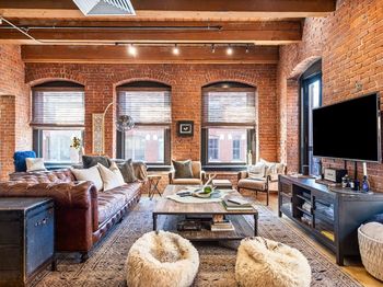 21 Wormwood St