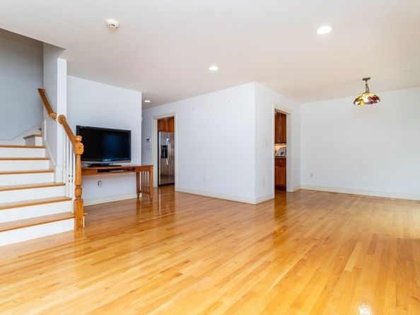 12-20 Richardson Street 14, Newton MA 02458