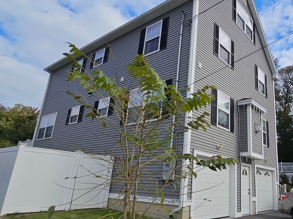 12 Sutton St, Peabody MA 01960