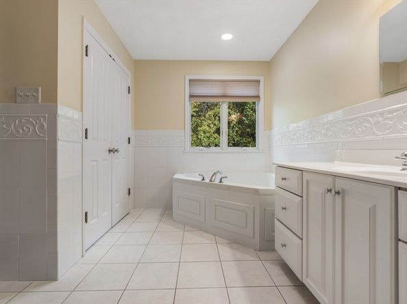 216 Rangeway 192, Billerica MA 01862