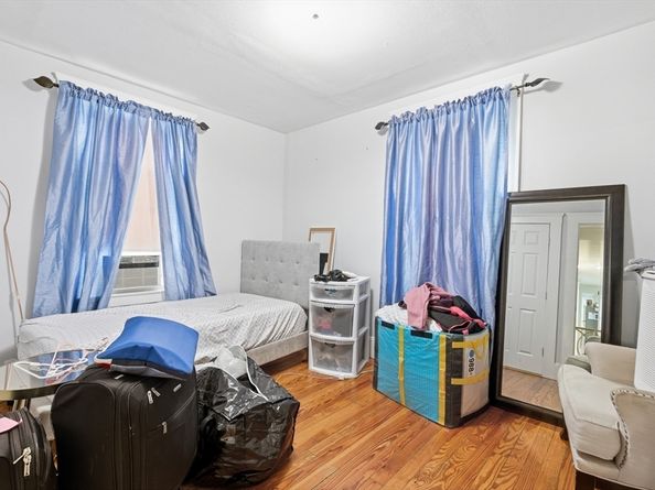 656-658 Metropolitan Ave, Boston MA 02136