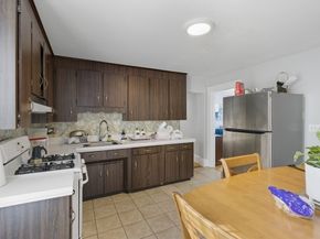 656-658 Metropolitan Ave, Boston MA 02136
