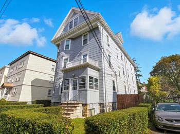 656-658 Metropolitan Ave