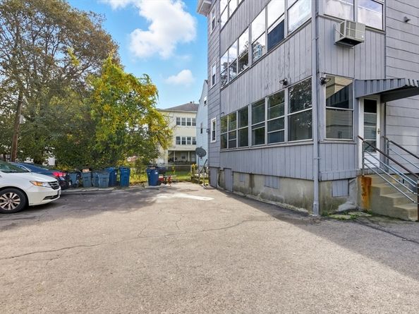 656-658 Metropolitan Ave, Boston MA 02136