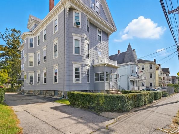 656-658 Metropolitan Ave, Boston MA 02136