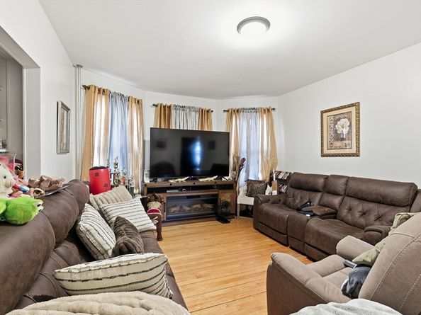 656-658 Metropolitan Ave, Boston MA 02136