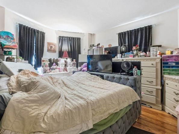 656-658 Metropolitan Ave, Boston MA 02136