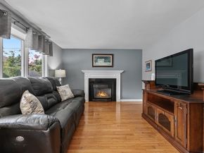 1 Violet Rd, Burlington MA 01803