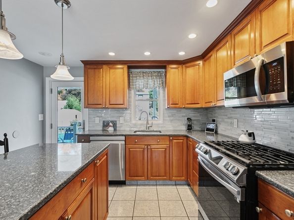 1 Violet Rd, Burlington MA 01803