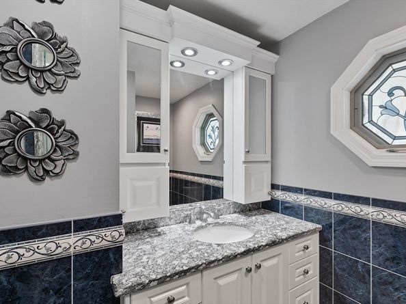 1 Violet Rd, Burlington MA 01803