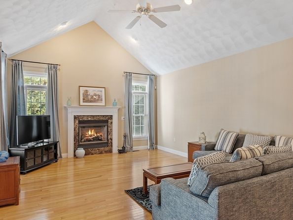 121 Cortland Drive 121, North Andover MA 01845
