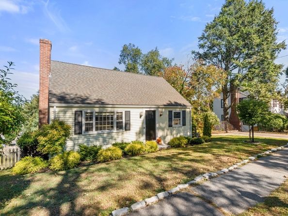 121 Hillside Ave, Quincy MA 02170