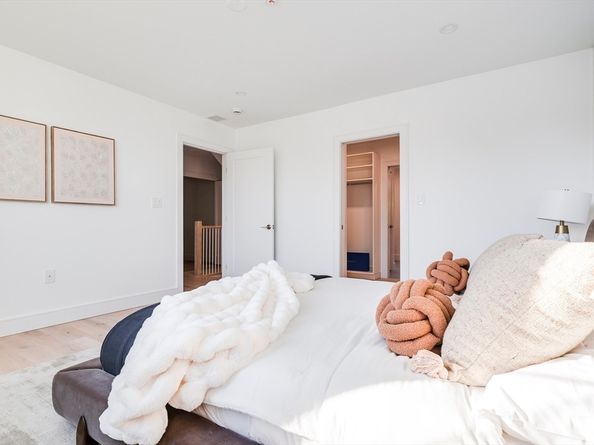 15-17 Jewett Pl 2, Newton MA 02458