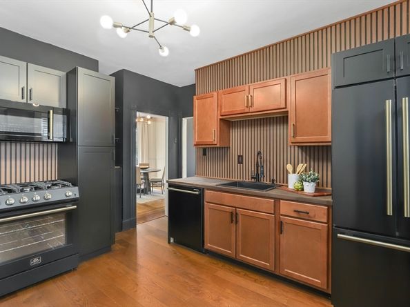 8 Spring Garden St 3, Boston MA 02125
