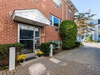 104 Trowbridge St