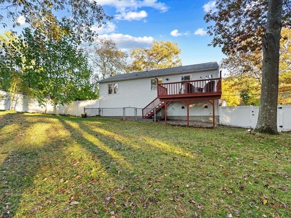 53 Bigelow Rd, Webster MA 01570