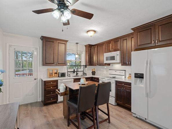 53 Bigelow Rd, Webster MA 01570
