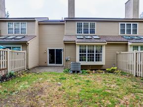 921 Ridgefield Cir C, Clinton MA 01510