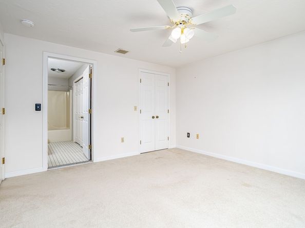 921 Ridgefield Cir C, Clinton MA 01510