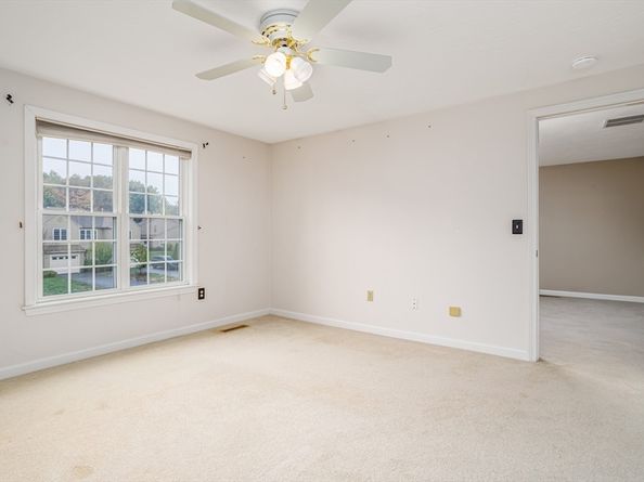 921 Ridgefield Cir C, Clinton MA 01510