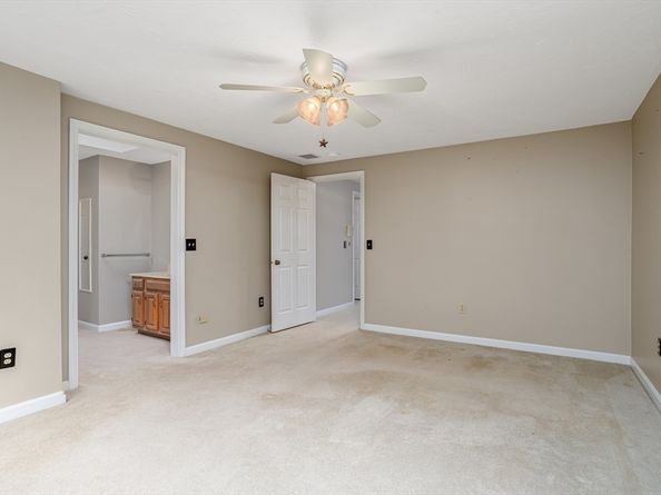 921 Ridgefield Cir C, Clinton MA 01510