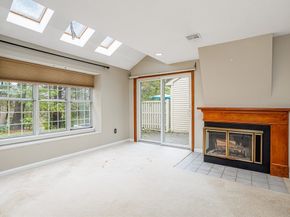 921 Ridgefield Cir C, Clinton MA 01510
