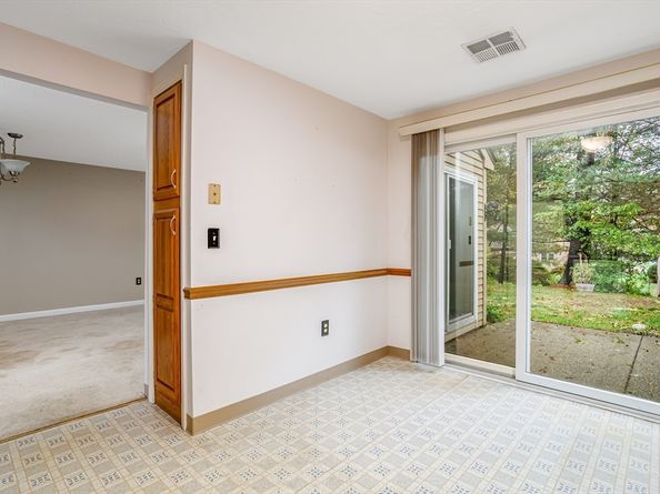921 Ridgefield Cir C, Clinton MA 01510