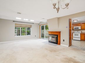 921 Ridgefield Cir C, Clinton MA 01510