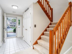 921 Ridgefield Cir C, Clinton MA 01510
