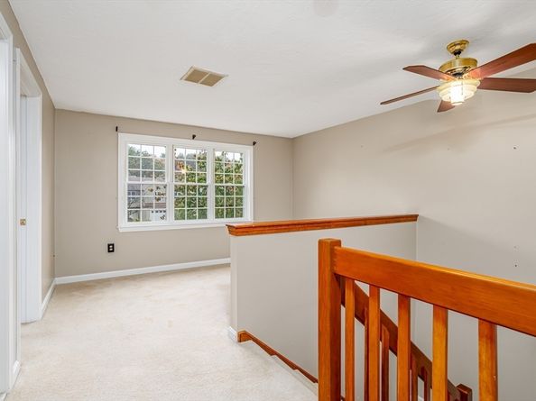 921 Ridgefield Cir C, Clinton MA 01510