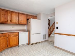 921 Ridgefield Cir C, Clinton MA 01510