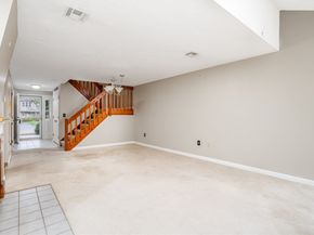 921 Ridgefield Cir C, Clinton MA 01510