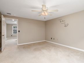 921 Ridgefield Cir C, Clinton MA 01510