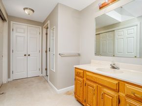921 Ridgefield Cir C, Clinton MA 01510