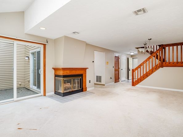921 Ridgefield Cir C, Clinton MA 01510
