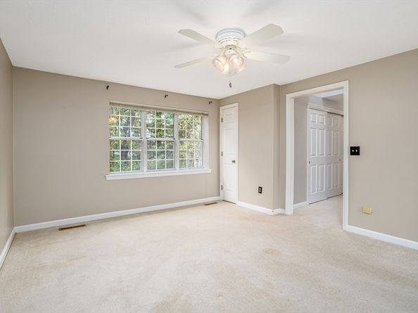 921 Ridgefield Cir C, Clinton MA 01510