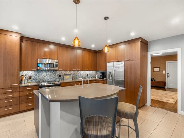 17 James St 1, Brookline MA 02446