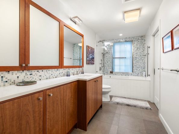 17 James St 1, Brookline MA 02446
