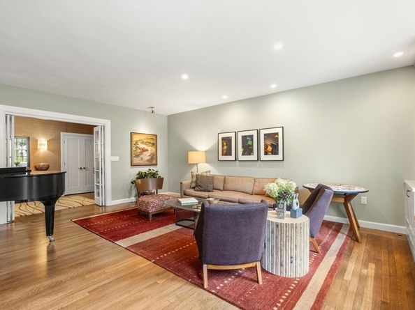 17 James St 1, Brookline MA 02446