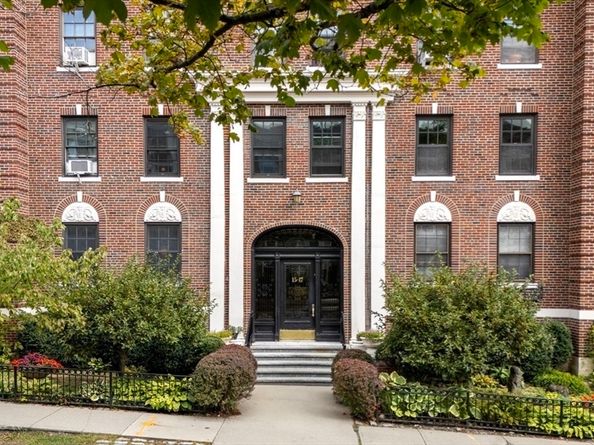 17 James St 1, Brookline MA 02446