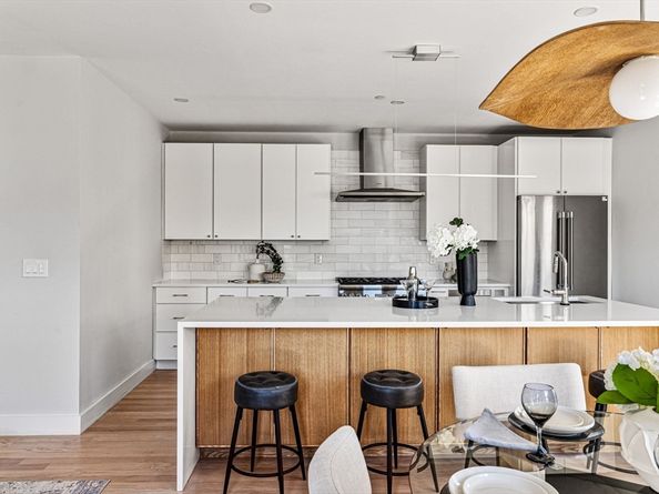 198 Bowen 2, Boston MA 02127