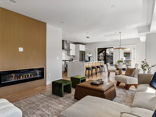 198 Bowen 2, Boston MA 02127