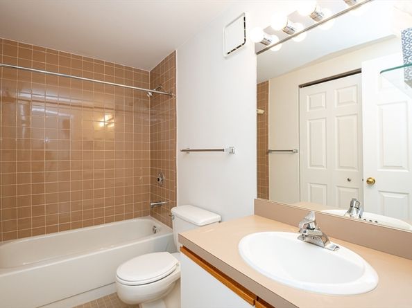 200 Ledgewood Drive 505, Stoneham MA 02180