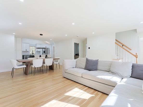 60 Duxbury Dr, Holden MA 01520