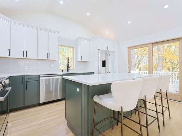 60 Duxbury Dr, Holden MA 01520